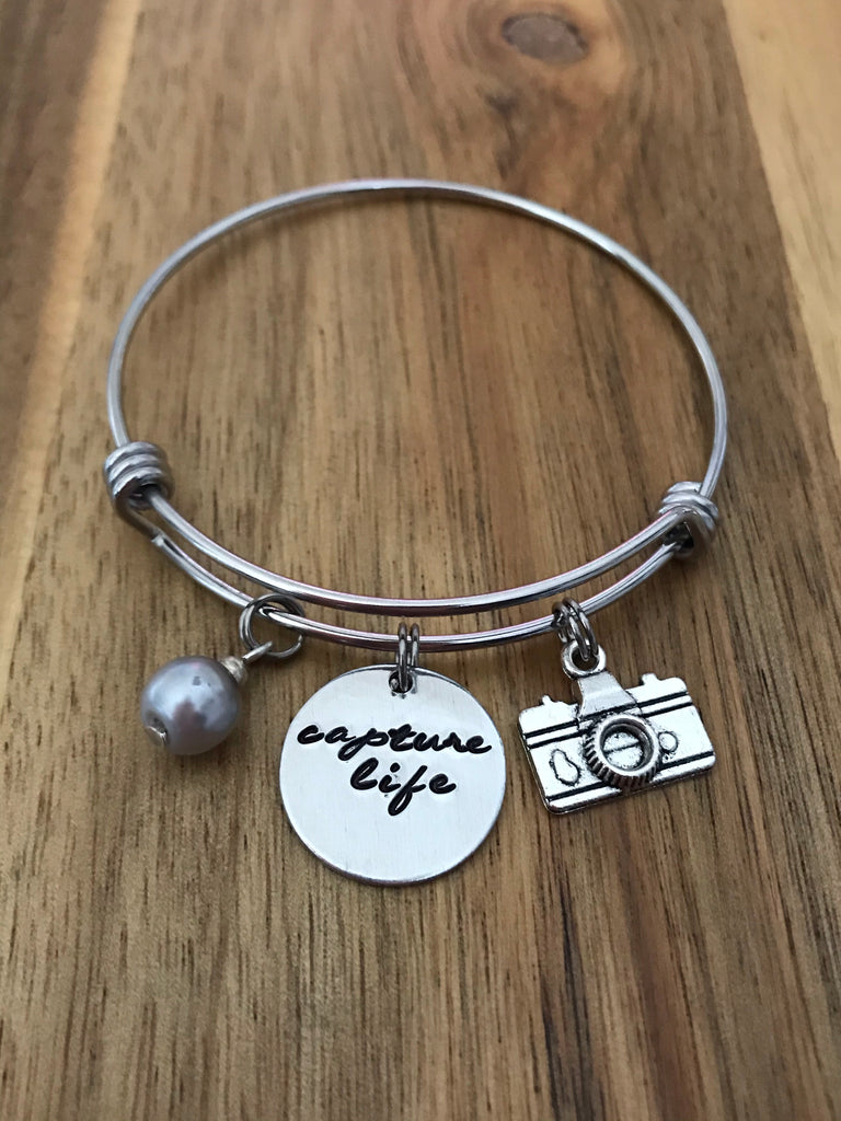 Photographer Gifts When Life Gets Blurry Adjust Your Focus Bracelet with Camera  Charm Photographer Bracelet Christmas Birthday Gifts for Photographer :  Amazon.in: Fashion